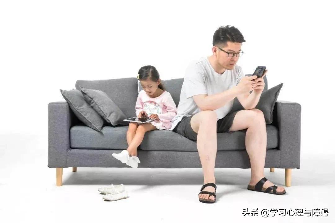 沉迷网络游戏小孩,（沉迷网络游戏的孩子）