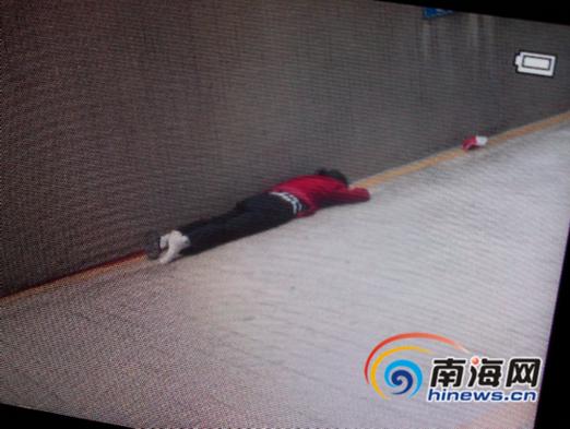 新澳正版资料大全免費和21岁女子从30楼坠亡与21岁女子从30楼坠亡视频